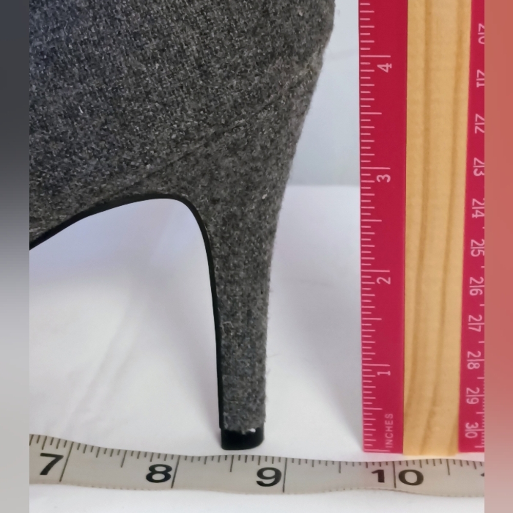 𝑳𝑪 𝑳𝒂𝒖𝒓𝒆𝒏 𝑪𝒐𝒏𝒓𝒂𝒅 𝑮𝒓𝒂𝒚 𝑭𝒂𝒃𝒓𝒊𝒄 𝑯𝒆𝒆𝒍𝒔 - Picture 7 of 11